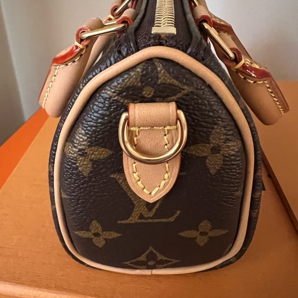 LOUIS VUITTON
Monogram Nano Speedy Bandouliere - Picture 8 of 16
